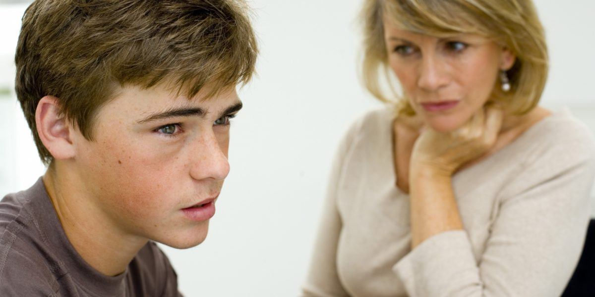 10 erros que afastam o adolescente dos pais