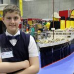 garoto com autismo constroi lego titanic 1