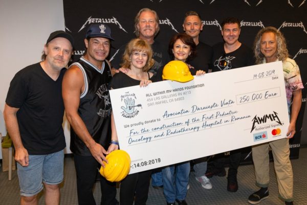 Metallica doa 1 milhão para ajudar a construir hospital infantil