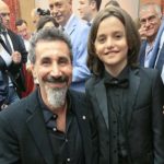 Menino de 11 anos canta Lonely Day do System of a Down para Serj Tankian