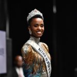 Zozibini Tunzi concorrente sul africana eleita a Miss Universo 2019