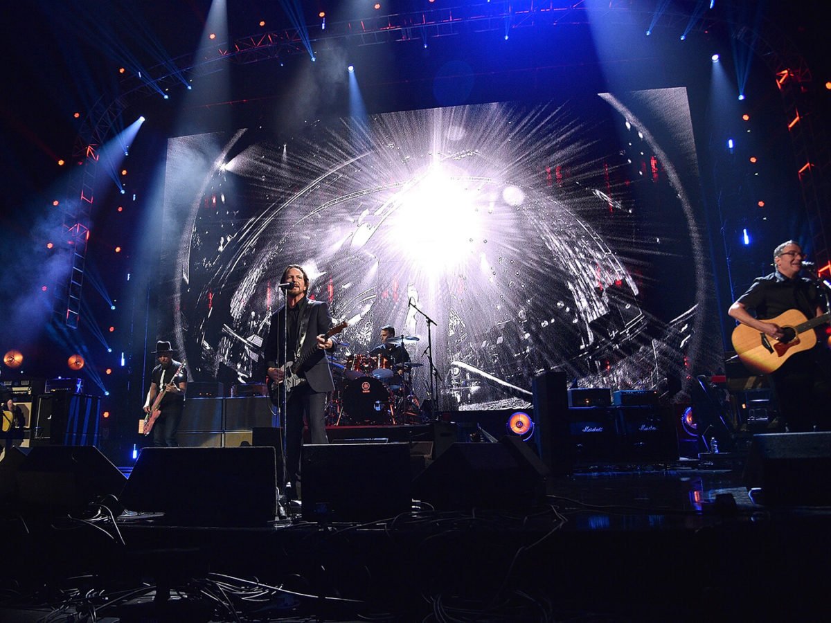 Gigaton novo álbum de Pearl Jam Bon Jovi anuncia turnê com Bryan Adams 5