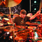 10 momentos de Neil Peart na bateria que provam que ele é uma lenda do rock