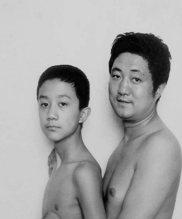 Sequencia de fotos de pai e filho ao longo de 26 anos 11