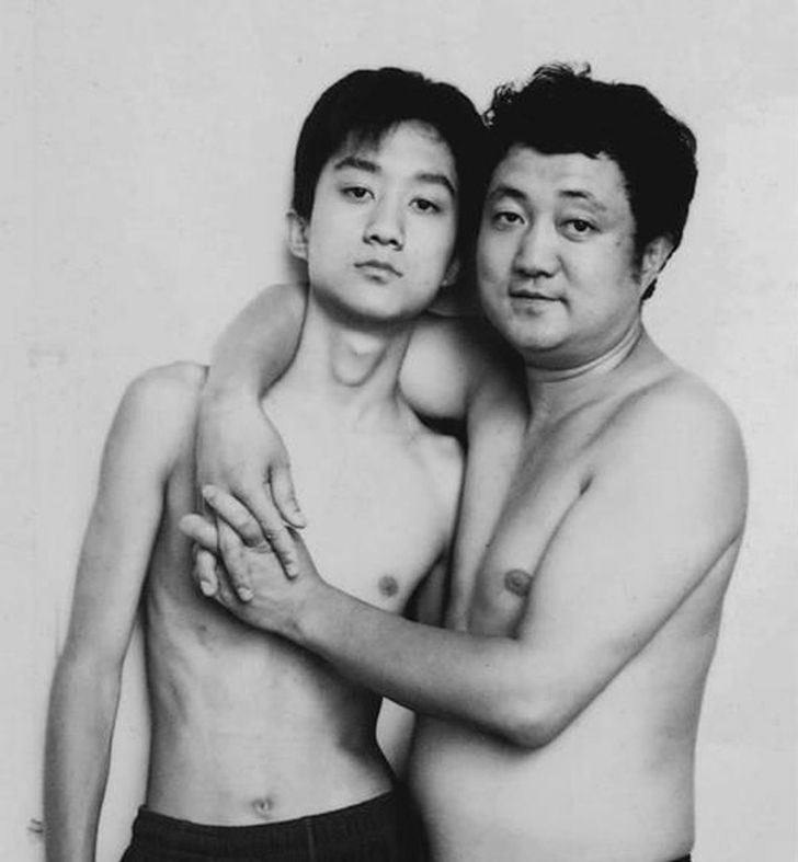 Sequencia de fotos de pai e filho ao longo de 26 anos 14