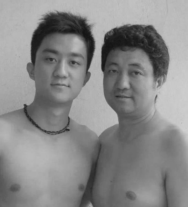 Sequencia de fotos de pai e filho ao longo de 26 anos 18