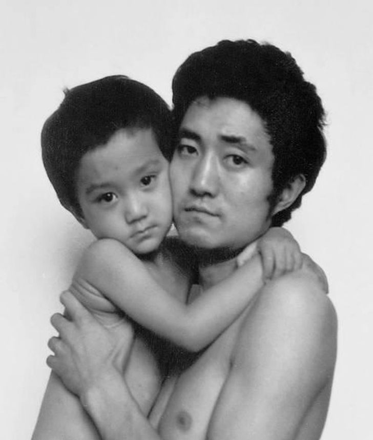 Sequencia de fotos de pai e filho ao longo de 26 anos 3