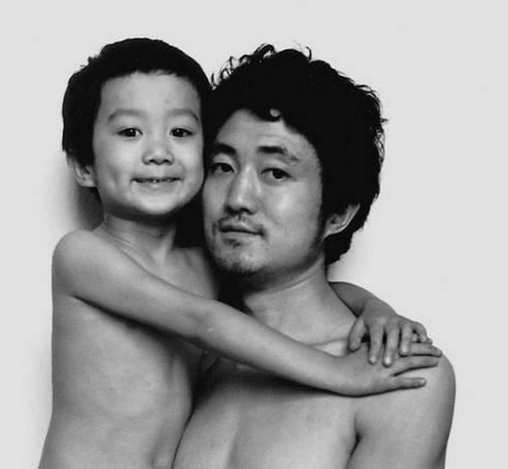 Sequencia de fotos de pai e filho ao longo de 26 anos 5
