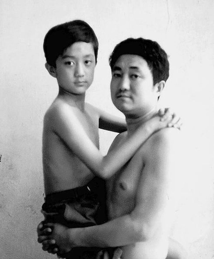 Sequencia de fotos de pai e filho ao longo de 26 anos 9