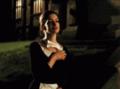Anne Hathaway em Gifs 19
