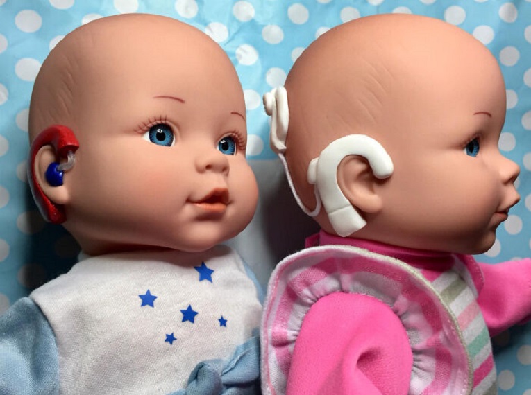 Bright Ears UK organizacao sem fins lucrativos cria bonecas inclusivos para criancas 1