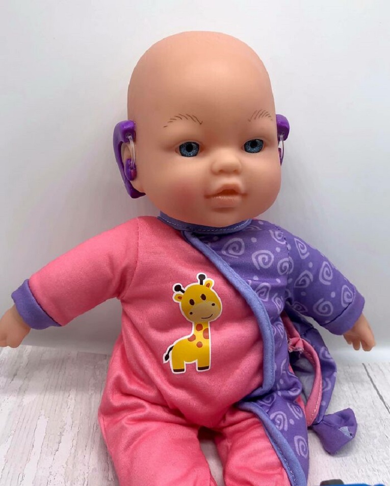 Bright Ears UK organizacao sem fins lucrativos cria bonecas inclusivos para criancas 2
