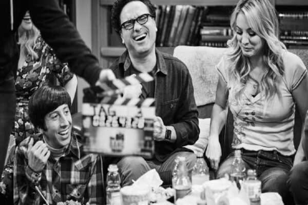 Fotos dos bastidores do ultimo episodio de The Big Bang Theory CAPA