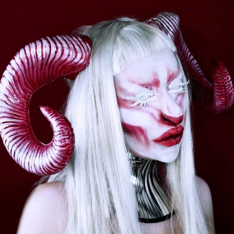 Julia Wunderlich maquiadora pinta horripilantes maquiagens de Halloween 24