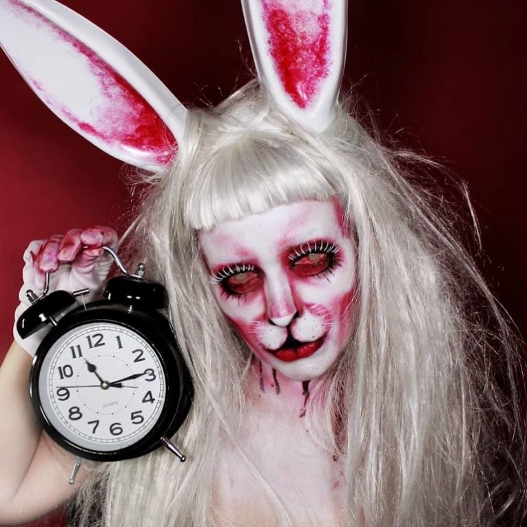 Julia Wunderlich maquiadora pinta horripilantes maquiagens de Halloween 4