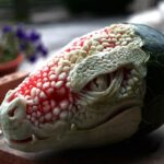 Valeriano Fatica transforma melancia em cabeca de dragao