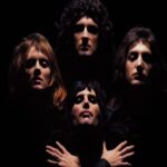 Adolescentes analisam a letra de Bohemian Rhapsody hit de 1975 do Queen